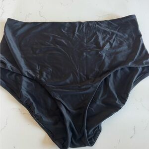 Lululemon High-Waisted Black Swim Bottoms (12)